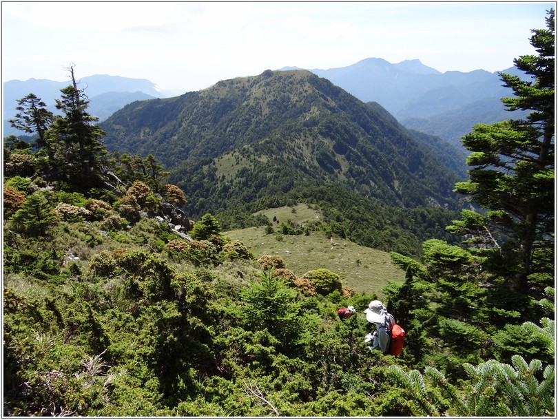 2012-07-12 10-10-59前面山頭就是馬比杉山.JPG